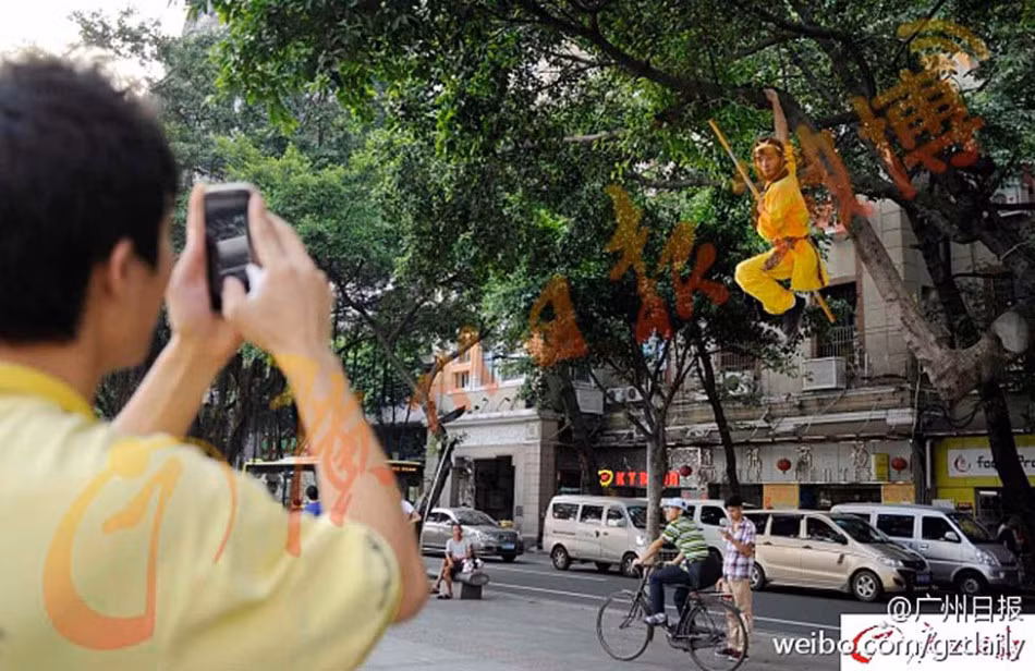 Một cư dân mạng đã chụp ảnh lại và đăng tải lên các trang mạng xã hội. Sau khi được đăng tải, những hình ảnh đã nhận được nhiều sự quan tâm và phản hồi.