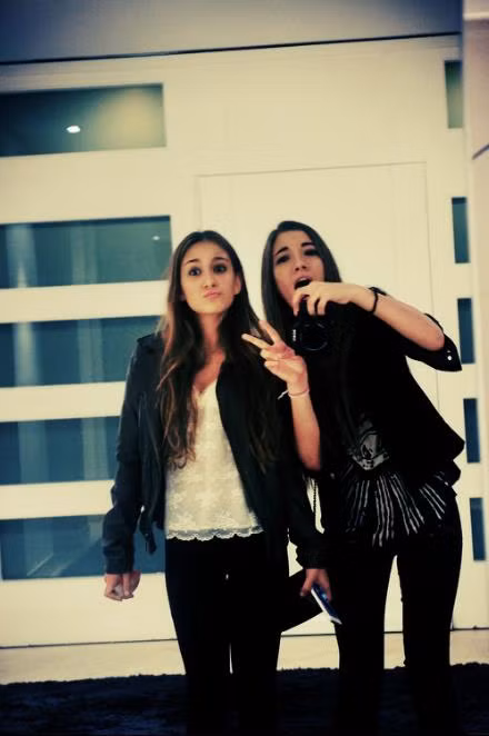 Cô luôn sống với đúng số tuổi của mình, hồn nhiên và yêu đời.