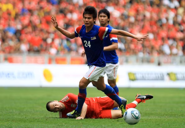 Trung vệ Mohd Muslim Ahmad (Malaysia): Ahmad là cầu thủ thi đấu hay nhất ĐT Malaysia trong trận đấu mở màn với Myanmar. Với lối chơi bóng thông minh và cũng không ngại va chạm Ahmad đã đập tan mọi đường lên bóng của Myanmar.