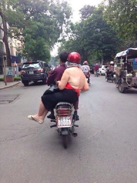 Áo yếm váy đụp ra phố!