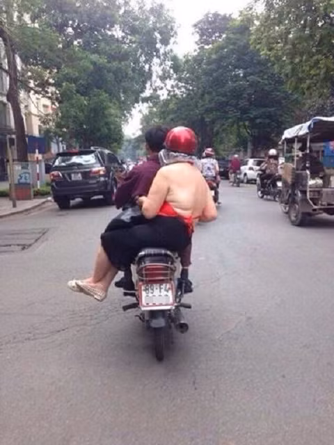 Áo yếm váy đụp ra phố!