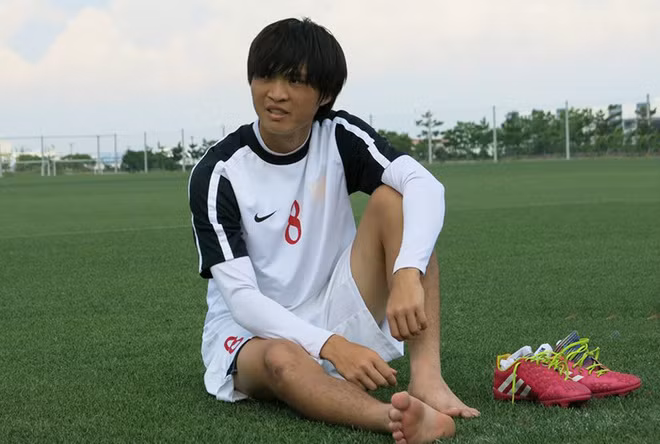 Tuấn Anh (U19) được gọi là Anh "nhô" vì cùng mang áo số 8 và cũng có phong cách thi đấu tương tự như Ronaldinho nên thầy Graechen đặt Tuấn Anh biệt danh như vậy.