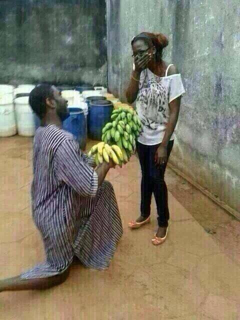 Màn cầu hôn độc đáo.