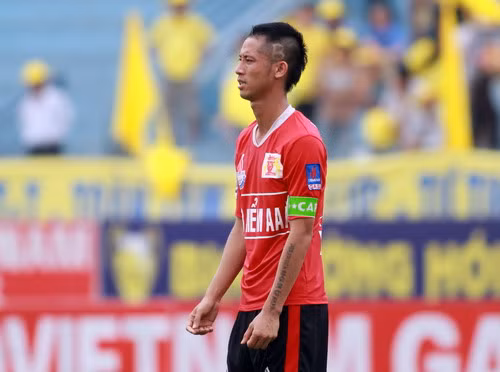 Không chỉ có cầu thủ nước ngoài tàn tạ vì thói mê cờ bạc mà các cầu thủ tại Việt Nam cũng chẳng kém cạnh về độ chơi đỏ đen. Điểm mặt thì Vũ Như Thành là một trong những cái tên hàng đầu.