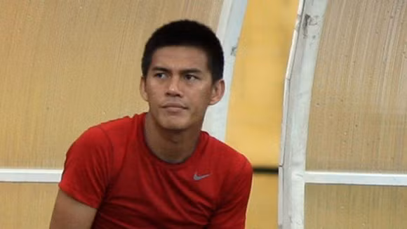 Không phải vì chấn thương hay vì lý do gì mà chính máu cờ bạc đã mang Châu Phong Hòa đi khỏi sân cỏ, thậm chí còn phải bán xới khỏi Việt Nam để sang tận Campuchia kiếm kế sinh nhai.