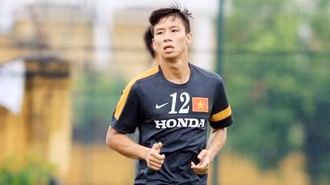 Hậu vệ phải Quế Ngọc Hải: Với việc lên công về thủ nhịp nhàng và góp công lớn trong bàn thắng mở tỷ số trong trận gặp Indonesia Ngọc Hải hiện tại đang là cầu thủ chắc suất cho vị trí hậu vệ bên hành lang phải của đội tuyển Việt Nam.