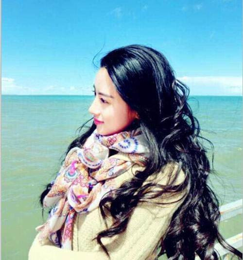 Khi những hình ảnh của Chen Nina được đăng tải, một số cư dân mạng nhận xét rằng cô ấy trông giống như siêu sao Hàn Quốc, Jun Ji-hyun.