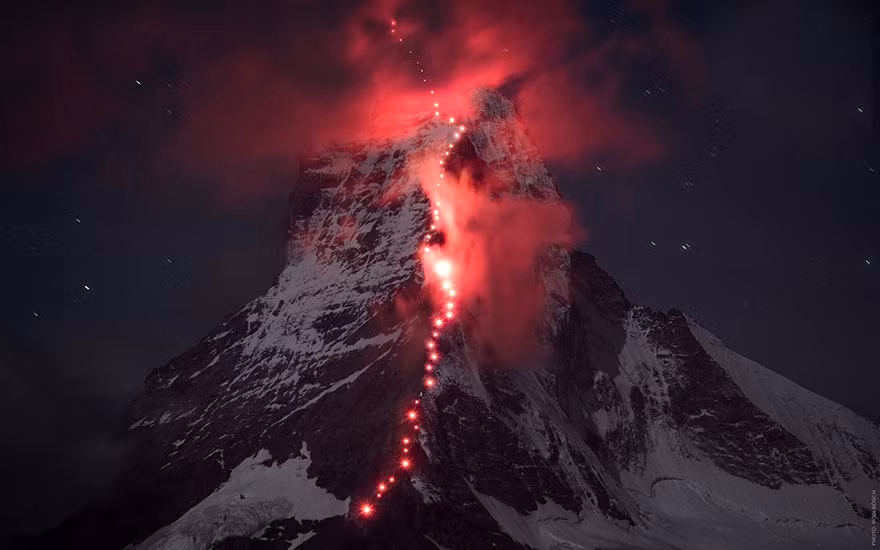 Các vách đá cheo leo hay các đỉnh núi tuyết heo hút, đỉnh gió thét gào lạnh giá là một địa điểm cực kỳ khó khăn để sáng tạo nên những tác phẩm nhiếp ảnh nghệ thuật, nhưng đó là lại chính là những gì nhiếp ảnh gia Thụy Sỹ, Robert Bosch đã làm được.