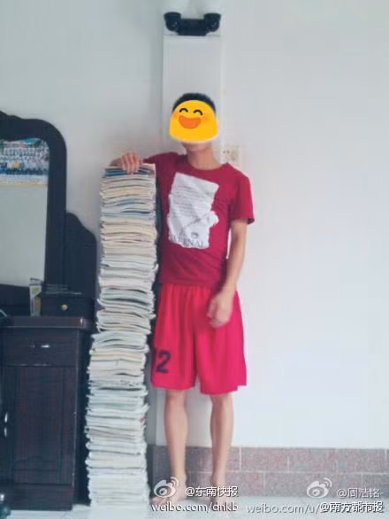 Ngay cả các nam sinh cũng không nằm ngoài trào lưu chụp ảnh này.