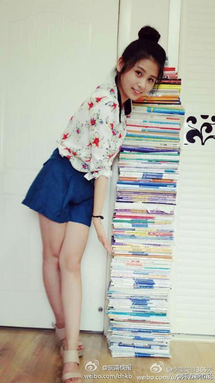 Việc cởi bỏ áp lực học hành trong suốt một thời gian dài bằng cách chụp ảnh này dường như rất thu hút với những nữ sinh.