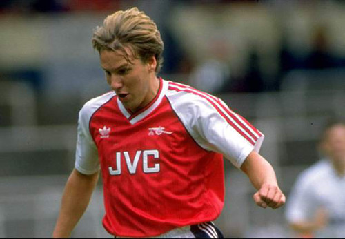  Paul Merson. Paul là một cầu thủ tài năng của Arsenal những năm 90 của thế kỷ trước, nhưng anh cũng từng được biết tới là một người nghiện ma túy.