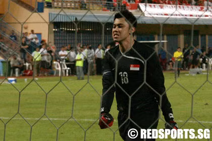 Lionel Lewis (Singapore): Singapore là cường quốc bóng đá với 4 lần vô địch AFF Cup, thành công của họ có công không nhỏ của thủ thành Lionel Lewis, “người gác đền” này đã mang về cho Singapore chức vô địch AFF Cup 2004 và 2007. Ảnh: redsports.sg.