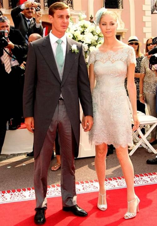 Cùng với bạn trai Pierre Casiraghi, hai người luôn trở thành tâm điểm của những sự kiện truyền thông tiếng tăm bởi gu ăn mặc phong cách quý tộc. Họ cũng là một trong những cặp đôi được chú ý nhất nước Italy.