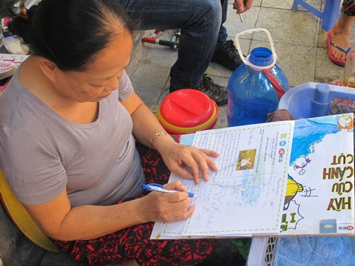 Dự án gồm 3 hoạt động chính: “Xin rác từ tay người dân vứt rác bừa bãi”, “Xin chữ ký cam kết bảo vệ môi trường của dân cư khu vực” và “Cầm poster tuyên truyền không vứt rác cùng người qua đường”. Ba hoạt động đều được kết hợp với việc tuyên truyền trực tiếp cho người dân về tác hại của rác thải bừa bãi, từ đó nâng cao ý thức con người và giảm thiểu hành động xả rác, giúp giữ gìn một Hà Nội xanh – sạch – đẹp.