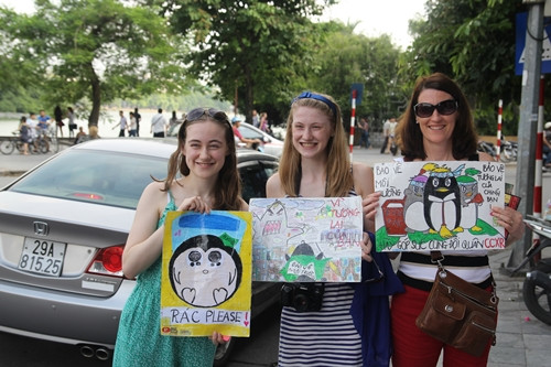 Người nước ngoài vô cùng hào hứng.