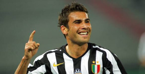  Adrian Mutu. Anh là một tiền vệ tài năng nổi tiếng người Romania. Adrian chuyển sang thi đấu cho Chelsea từ CLB Parma với số tiền chuyển nhượng hơn 20 triệu euro.