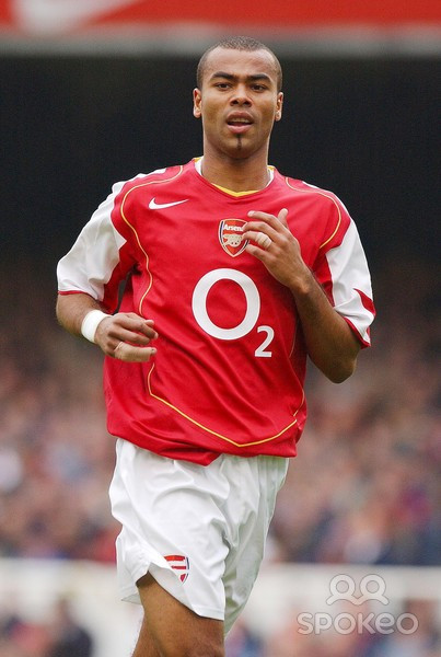 Ashley Cole có thể giành nhiều danh hiệu hơn khi chuyển sang Chelsea nhưng Arsenal mới là nơi anh thành danh. Sau 228 trận cho "Pháo thủ", Cole có 2 chức vô địch Premier League, 3 FA Cup và anh là nhân tố trong bộ tứ vệ siêu đẳng của Arsenal mùa 2003/2004 bất bại.