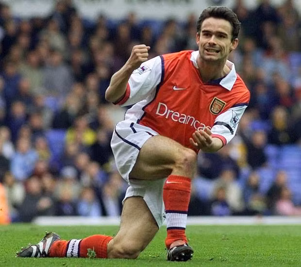 Marc Overmars là cầu thủ chạy cánh xuất sắc mà Wenger đã đào tạo được tại Arsenal. Thế mạnh là những pha nước rút thần tốc, Overmars đã đóng góp 40 bàn trong quãng thời gian đầu quân cho Arsenal.