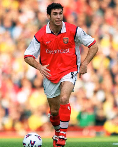 Chỉ được thi đấu có 18 trận tại mùa giải 97/98 nhưng sau đó Martin Keown đã lấy lại vị trí và là nhân tố không thể thiếu của Arsenal ở những mùa giải sau. Phong độ ổn định của Keown chính là yếu tố lớn giúp Arsenal bất bại trong mùa 2003-2004.