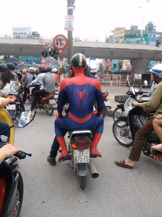 Người Nhện mất năng lực đã xuất hiện tại Việt Nam!