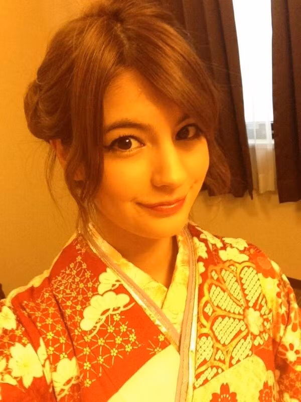 Sau khi được công khai mối quan hệ với ngôi sao M.U Kagawa, tên tuổi của Margaret Natsuk càng thêm nóng. Cô đang được đánh giá là một trong số những nàng WAGs đình đám nhất Nhật Bản.