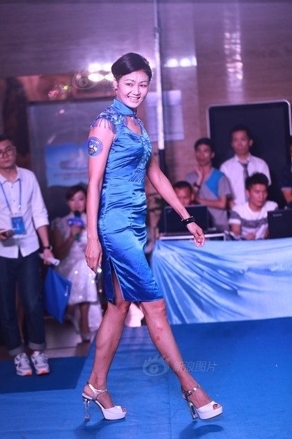 Khi thực hiện màn trình diễn của mình, người mẹ nhận được nhiều sự cổ vũ từ ban giám khảo và khán giả nên đã tự tin và thoải mái hơn nhiều, nụ cười luôn thường trực trên môi bà mẹ một con.