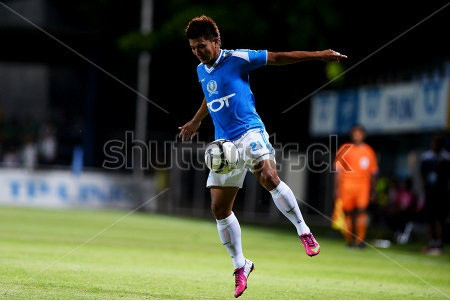 Tiền vệ phòng ngự Prakit Deeporm (Thái Lan): Tuyến tiền vệ của Thái Lan thi đấu lấn lướt hơn đối thủ là nhờ có sự cơ động của Deeporm và Deeporm cũng có bàn thắng cho riêng mình trong trận đấu với Myanmar bằng pha sút phạt hàng rào đẹp mắt.