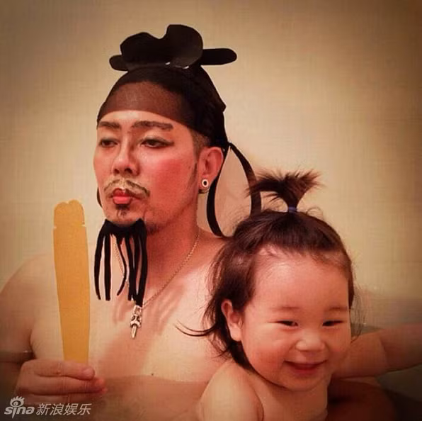 Cả thánh thơ Lý Bạch cũng bị người cha đạo nhái phong cách để mua vui cho con gái.