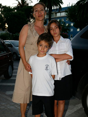 Hình ảnh của 3 mẹ con Matilde Tami Faria.