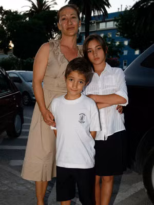 Hình ảnh của 3 mẹ con Matilde Tami Faria.