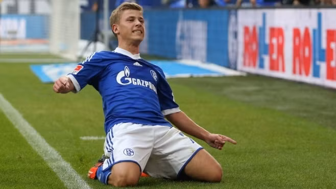 Max Meyer là một tài năng trẻ sáng giá của ĐKVĐTG Đức. Max Meyer đã thi đấu 50 trận cho Schalke 04 và ghi được 7 bàn thắng. Cầu thủ sinh năm 1995 hiện là một phần không thể thiếu của CLB có biệt danh "Hoàng gia xanh".