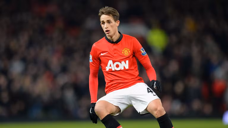 Adnan Januzaj sinh năm 1995, gia nhập đội trẻ Man Utd từ Anderlecht năm 2011. Hiện nay Januzaj đang được kì vọng sẽ tái hiện được hình ảnh một tiền vệ chạy cánh xuất sắc như Ronaldo thời còn ở Man Utd. Tính đến thời điểm này, Januzaj đã thi đấu 39 trận trong màu áo của Quỷ đỏ và đã ghi được 4 bàn thắng trên mọi mặt trận.