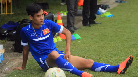 Đáng tiếc nhất trong trận bán kết lượt đi với Malaysia là trường hợp của Vũ Minh Tuấn. Cầu thủ này đã nhận đủ số thẻ phạt và gặp chấn thương háng trong buổi tập luyện với đồng đội trên sân tập trước khi cả đội bay sang Malaysia ngày 3/12.