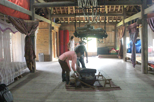 Và một lưu ý nữa cho các du khách đến bản Tả Phìn của người Dao đỏ là các cặp đôi khi đi du lịch sẽ không được ngủ chung vì người Dao đỏ sợ các vị khách phương xa đến sẽ phá hỏng phong tục tập quán của họ.