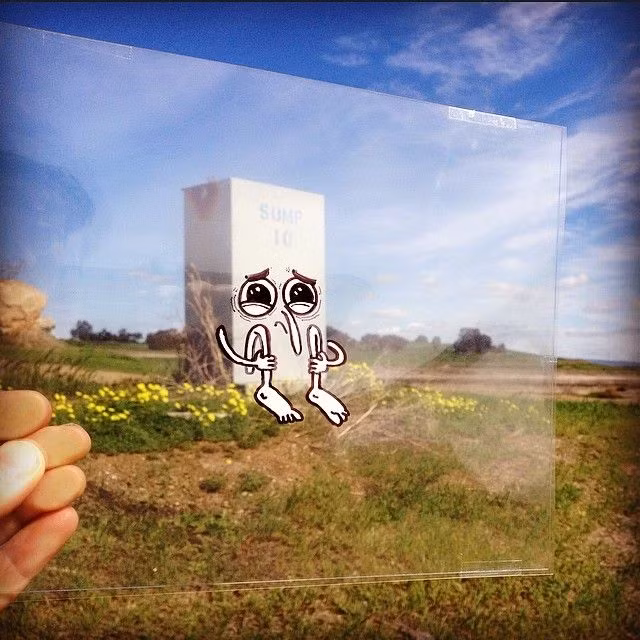 Một bốt điện vô tri vô giác trở nên đầy cảm xúc dưới sự sáng tạo của Marty Cooper.