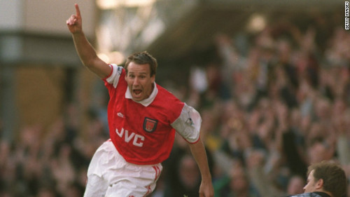 Khi bị phát hiện sử dụng ma túy và doping trong thi đấu, sự nghiệp của Paul Merson chính thức kết thúc.