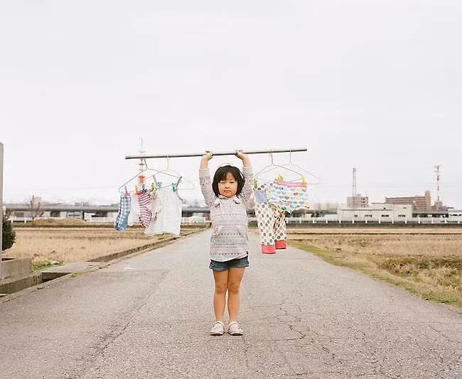 Cha của cô bé cũng rất đầu tư đến phụ kiện để Kanna trở nên long lanh trong từng khung hình.