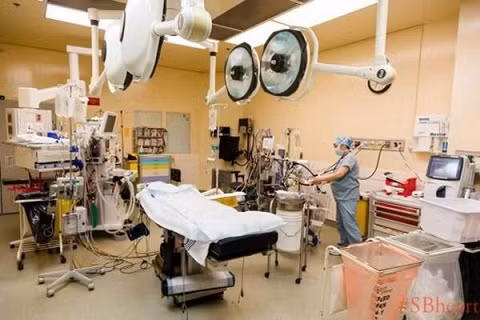 Bệnh viện Toronto đã tường thuật một ca phẫu thuật tim từ 8h sáng đến 1 giờ 45 phút trưa vào ngày 20/2/2014. Tuy nhiên, đây không phải là bệnh viện duy nhất làm việc này, trước đó bệnh viện Memorial Hermann Northwest, Mỹ cũng từng tường thuật một ca mổ tim cho bệnh nhân 57 tuổi vào ngày 21/2/2012.