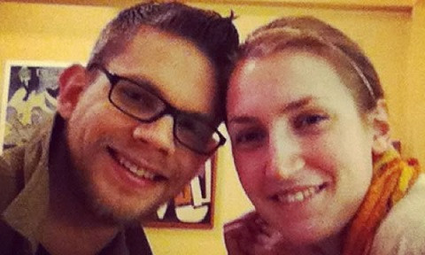 Mike Duerksen, sống tại Winnipeg đã tường thuật lại giây phút cầu hôn của mình với bạn gái vào tháng 4/2012. Bắt đầu bằng dòng tweet: "Tôi sẽ kể cho cô ấy 1 câu chuyện, câu chuyện của chúng tôi và sẽ kết thúc bằng 1 câu hỏi. Bắt đầu nào". Rồi anh kể lại buổi hẹn đầu tiên, và đăng ảnh của 7 cuộc hẹn sau đó, bao gồm lần đốt lửa trại tại sân sau ở nhà cha mẹ, nơi anh đã ngỏ lời cầu hôn.