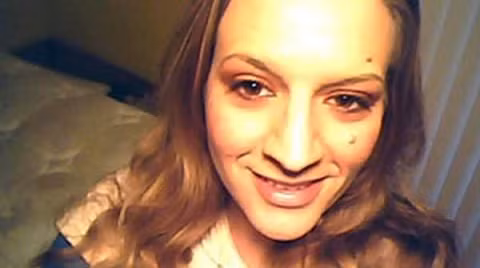 Năm 2010, Angie Jackson, 27 tuổi đã lên Twitter để kể về trải nghiệm khi uống thuốc phá thai RU-486. Cô bắt đầu bằng dòng tweet: "Các cơ co giật vẫn còn dai dẳng", sau đó là thông báo: "Nó vẫn đang chảy máu". Angie trả lời ABCNews.com rằng cô làm vậy để hỗ trợ các bạn khi họ mang thai ngoài ý muốn. Tuy nhiên việc công khai chuyện phá thai lên mạng của cô đã gặp nhiều chỉ trích.