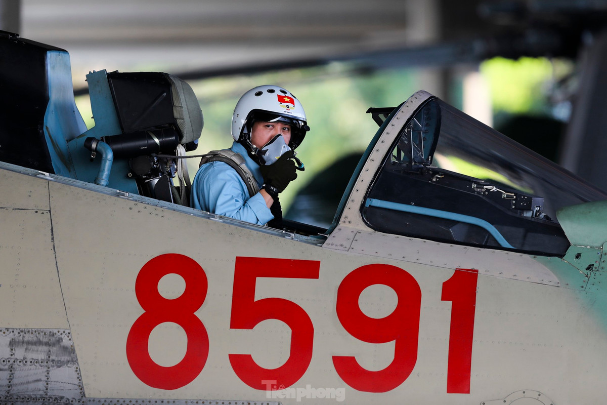 Trung tá Trần Thanh Luân - Phó Trung đoàn trưởng Quân huấn Trung đoàn 935 - Sư đoàn 370, cho biết đội hình máy bay sẽ tập luyện sáng sớm và kết thúc vào buổi trưa.