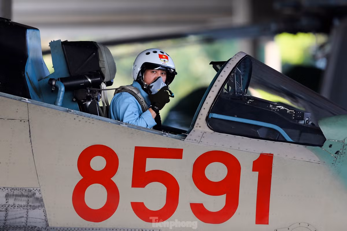 Trung tá Trần Thanh Luân - Phó Trung đoàn trưởng Quân huấn Trung đoàn 935 - Sư đoàn 370, cho biết đội hình máy bay sẽ tập luyện sáng sớm và kết thúc vào buổi trưa.