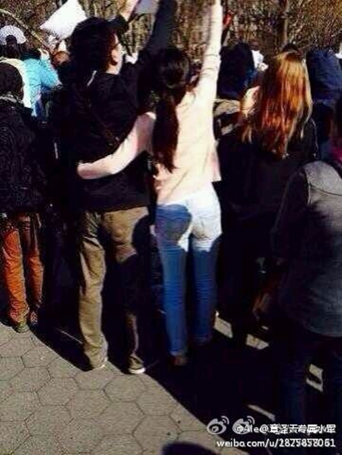 Một số khác lại cho rằng, đây chỉ là một tin đồn. Bên cạnh đó cũng có những bình luận thể hiện sự nuối tiếc khi cô bé trà sữa có bạn trai như: "Tạm biệt nữ thần".