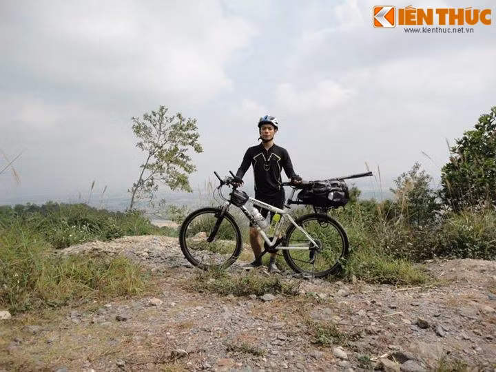 Những cung đường đẹp và hùng vĩ sẽ hiện ra trước mắt, để bạn từ từ thưởng thức nếu phượt bằng xe đạp.