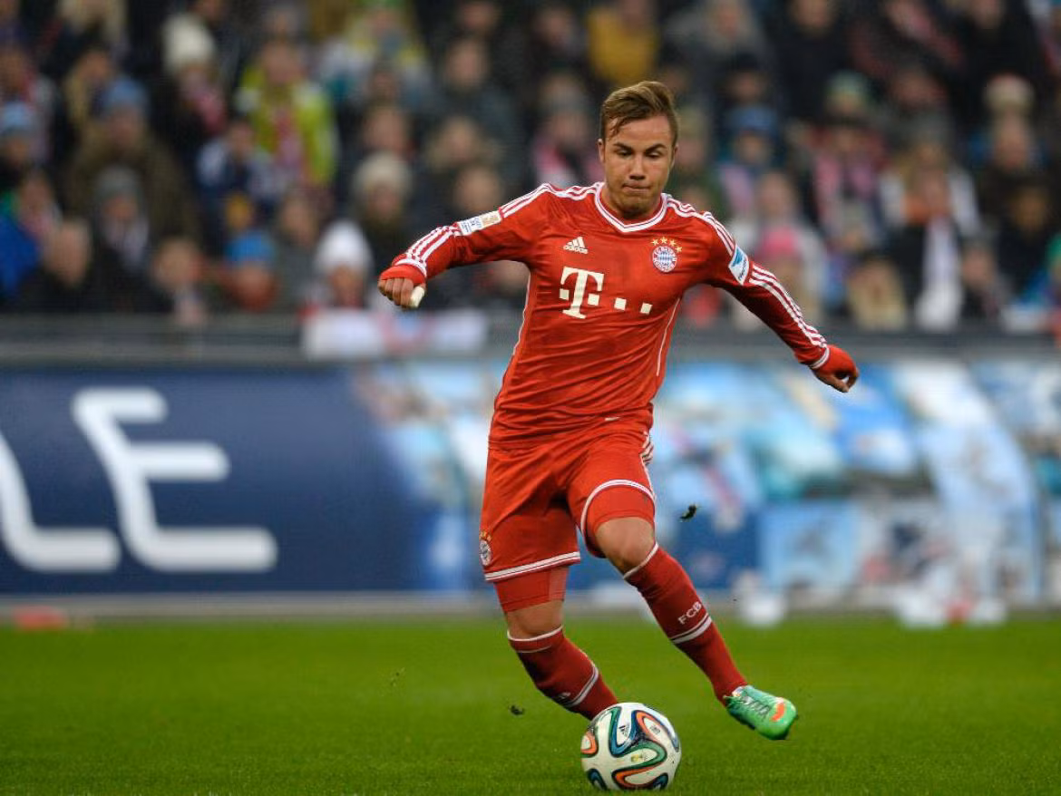 Mùa giải vừa qua là mùa giải không hoàn hảo của Mario Goetze trong màu áo của Bayern Munich, những nỗi buồn đó cũng vơi đi khi Goetze đã có cho mình bàn ấn định chiến thắng của Mannschaft trong trận chung kết World Cup 2014. Hợp đồng đắt giá đưa Goetze về với Hùm xám và đi theo đó là nhiều áp nhưng mỗi khi được ra sân thi đấu thì chàng tiền vệ 21 tuổi này luôn cho thấy được giá trị của mình.