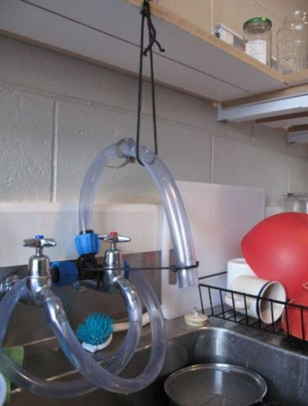 Vòi nước tự chế.