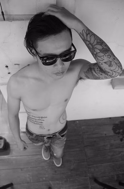 "Chúng tôi xăm mình và chấp nhận những cái nhìn không mấy thiện cảm trong lần đầu gặp mặt của nhiều người. Tuy nhiên, ấn tượng ban đầu không phải lúc nào cũng chính xác".