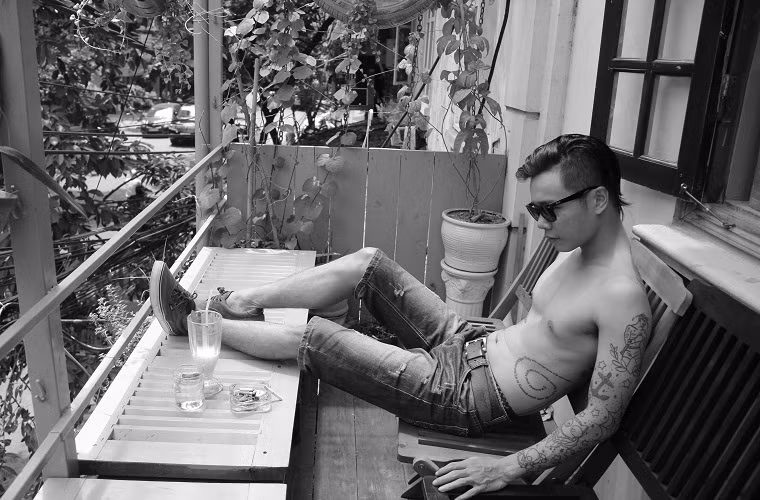 "Khi nhìn thấy hình xăm của chúng tôi, bạn nhăn mặt hỏi: "Có đau không?". Câu trả lời của chúng tôi thường là "Không!"".