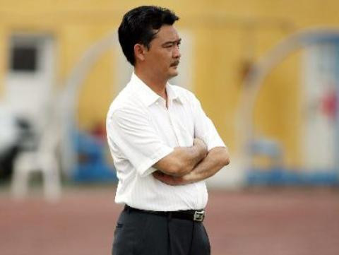 Ngay như chủ tịch CLB T&amp;T Hà Nội là ông Nguyễn Quốc Hội cũng là một người cực kì mê tín. Trước ngày thi đấu của T&amp;T Hà Nội, ông này "bế quan" (đóng của phòng một mình) để ăn chay cầu may cho đội nhà. Ảnh: thethaovanhoa