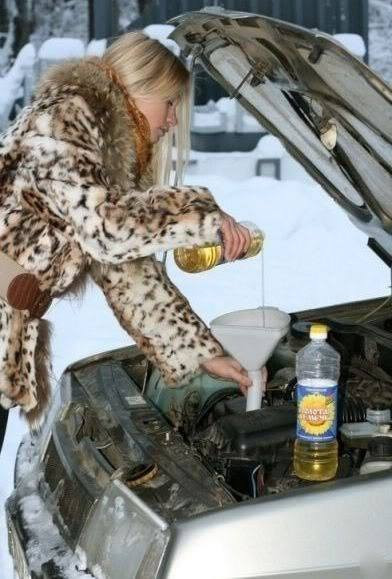 Mình rất ít khi nhờ vợ thay dầu máy.